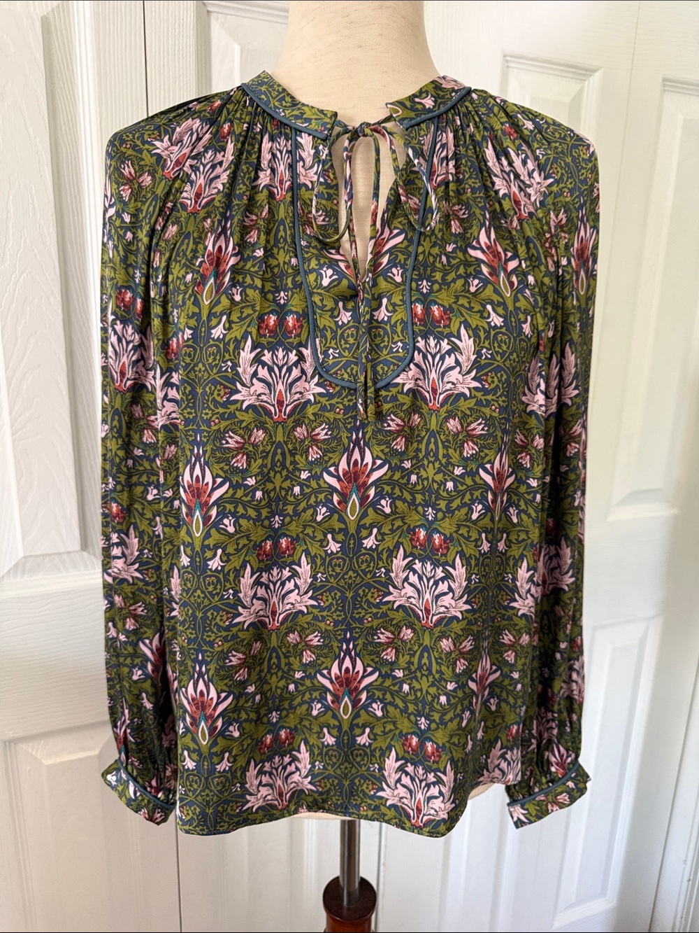 Current Air Anthropology Olive Green Floral Tie-Neck Blouse Sz XS